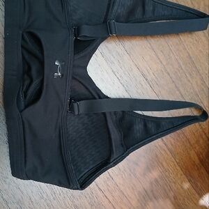 Black Sports Bra - Underarmour